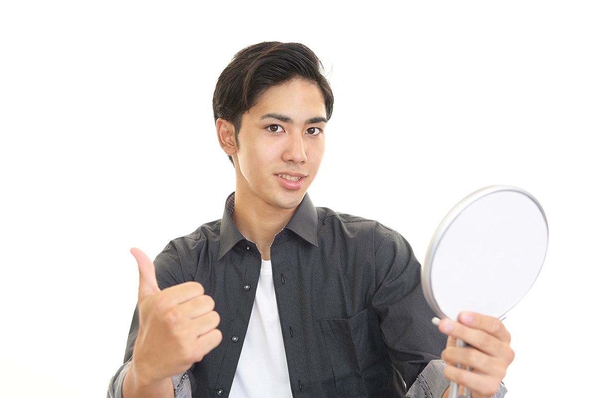 白髪対策を行った男性